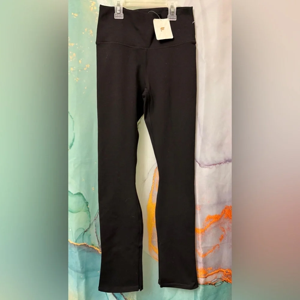NWT- Fabletics Define PowerHold Split Hem Legging in Black  Size:‎ XS
